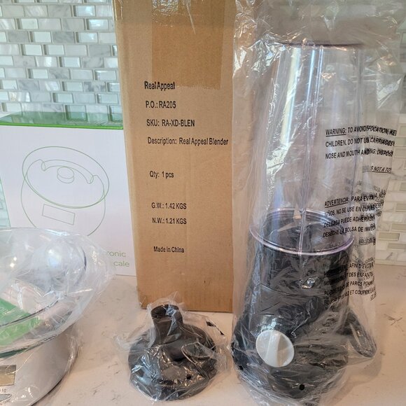 New REAL APPEAL Personal Smoothie Blender, Food Scale, Nutrition & Fitness Guide - Picture 3 of 9
